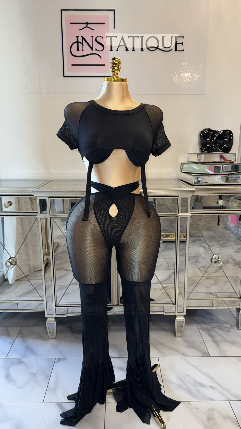 بنطلون شفاف ذو قاع واسع