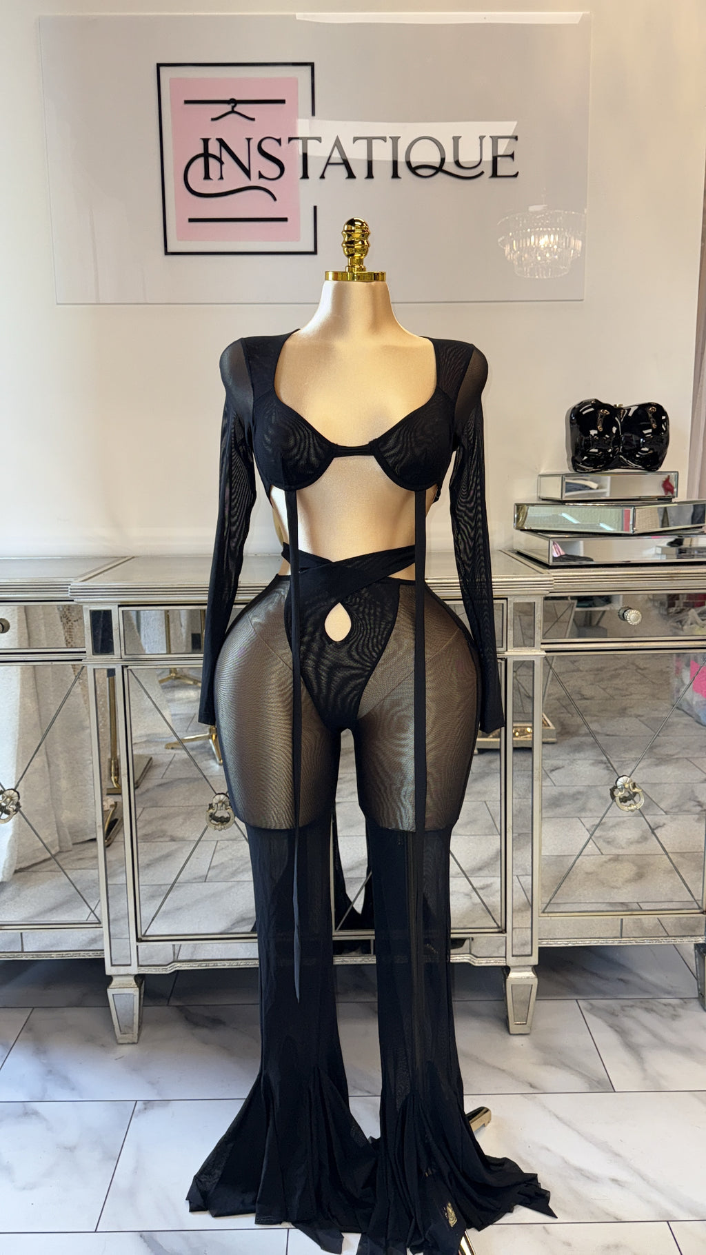 بنطلون شفاف ذو قاع واسع