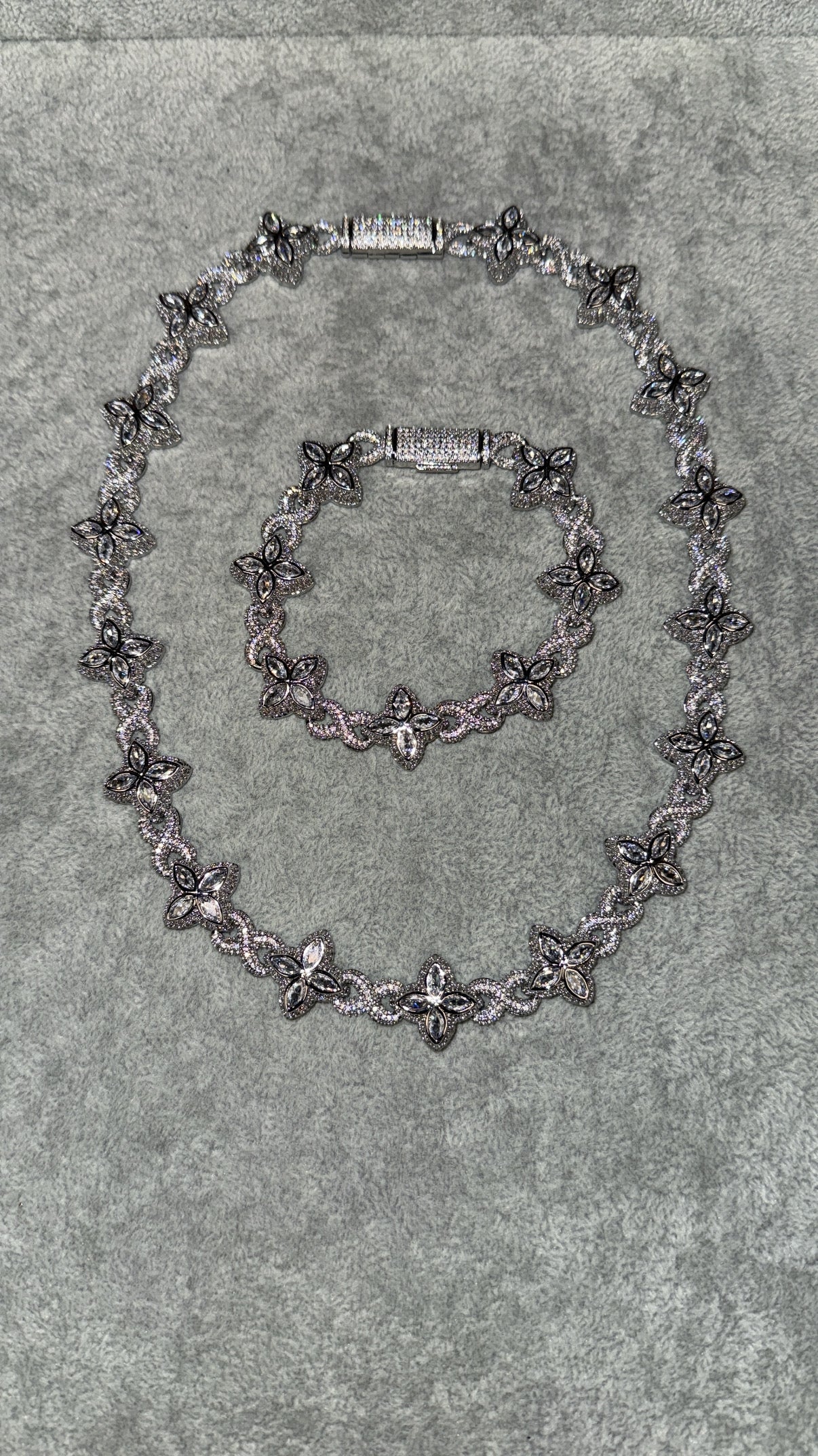 Loui Flower Chain & Bracket Set