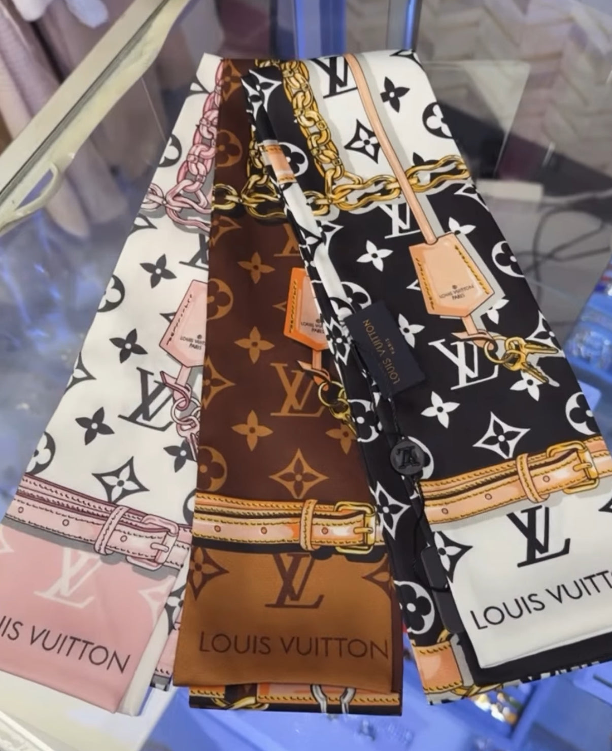 LV Louie Scarf